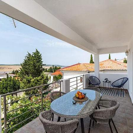 Helena Apartament