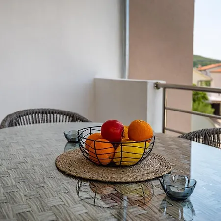 Helena Apartament *